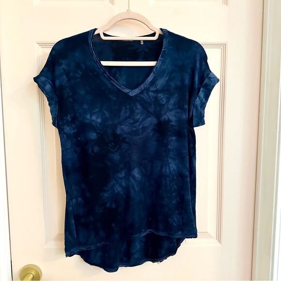 $5 SALE Blue tie dye Tahari top - Picture 1 of 5